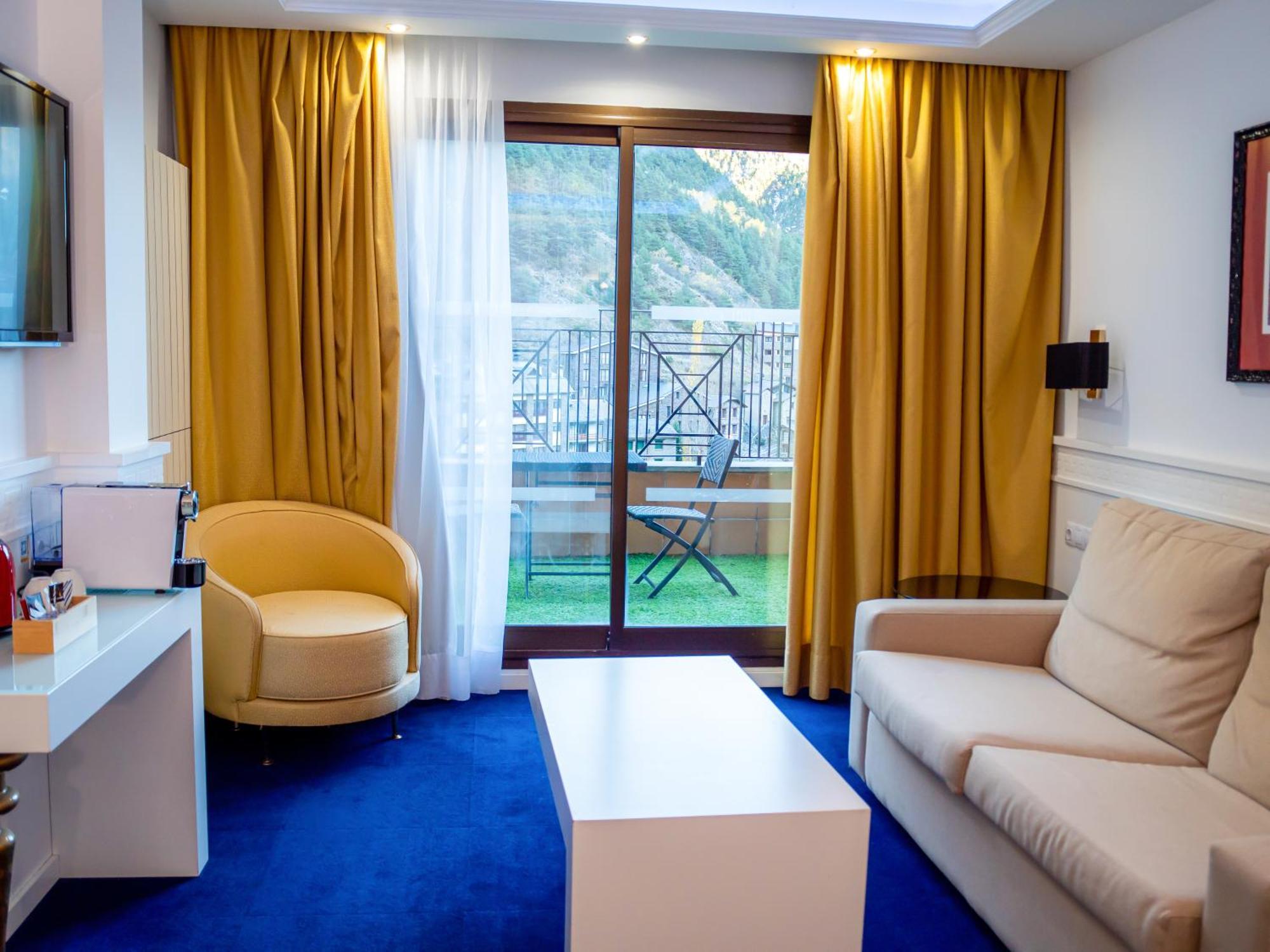 Hotel Princesa Parc Excellence Arinsal Eksteriør billede A suite at the hotel