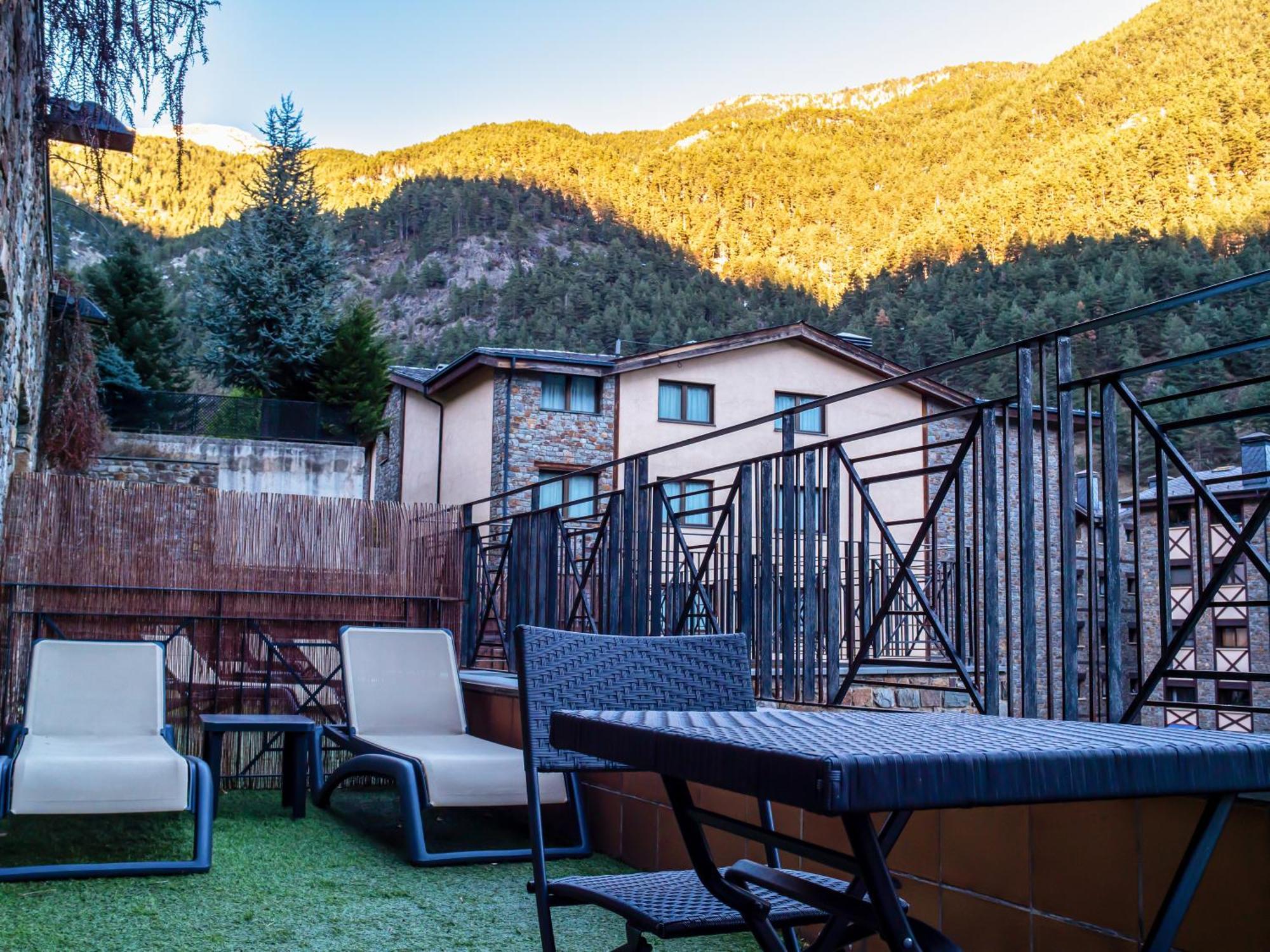Hotel Princesa Parc Excellence Arinsal Eksteriør billede The hotel's outdoor spa